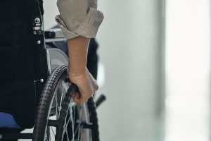 Нови правила подобряват услугите за пътници с инвалидни колички