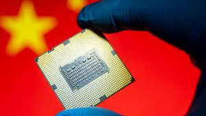 „Исторически скок“: Китайски екип създава първия в света 2D индустриален чип за военна употреба