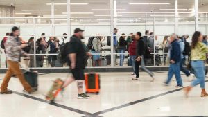 Хаосът в американските авиокомпании отменя 800 полета, тъй като бюджетната криза засяга контрола на въздушното движение