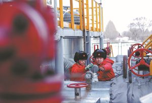 Добивът на суров петрол в Китай ще достигне рекорд през 2025 г