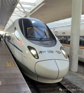 Високоскоростната железница Баотоу-Инчуан влиза в пълна експлоатация