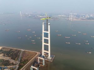 Най-новото допълнение към конструкциите на моста Shiziyang носи главната кула над 300 метра