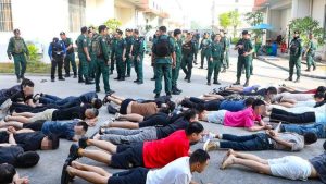 Близо 1800 китайци сред хиляди, държани в огромна камбоджанска атака срещу измама