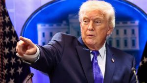 Тръмп казва, че САЩ ще повиши глобалното мито от 10 на 15 процента