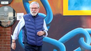 Жертвите на бомбата на ИРА се отказаха от гражданския иск срещу Гери Адамс