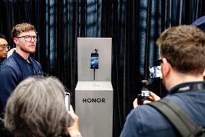 Honor представя Robot Phone преди MWC Barcelona