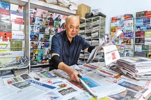 Последната будка за вестници в Шанхай намира нов живот