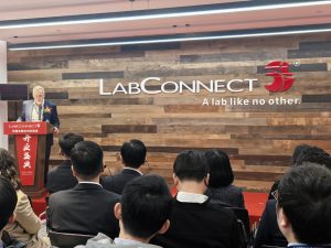 Водещият световен доставчик на лабораторни услуги открива централа в Китай в Уси