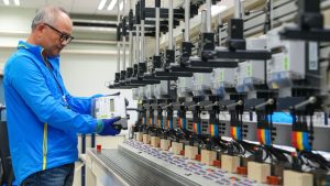 Интелигентни измервателни уреди, достъпни за разделени апартаменти в Хонконг, отговарящи на нови стандарти на живот