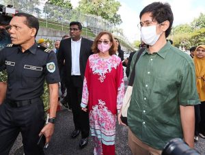 Малайзийският орган за наблюдение на корупцията осигурява заповед за арест на синовете на магната Даим