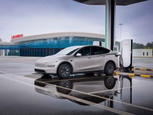 Tesla отваря 55 компресорни станции по магистралите в Чунцин